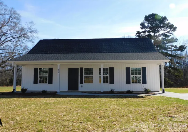 Photo 1 of Single family home for sale at 216 Mcclain St, York, SC 29745 | MLS# 4325786 | Listing updated on 2026-09-22