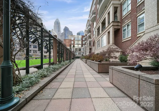 Homes for sale in Charlotte, NC | 400 N Church Street, Charlotte, NC 28202 | Houzeo