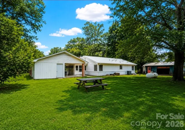 Photo 3 of Sale Pending at 109 Wall Rd, Tryon, NC 28782 | MLS# 4326151 | Listing updated on 2026-09-29