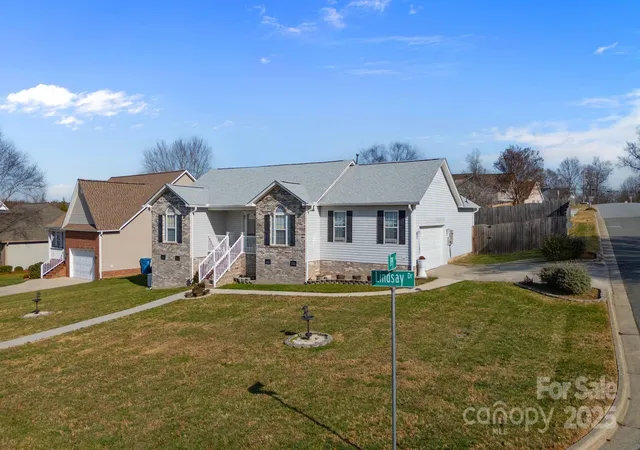 Photo 3 of Single family home for sale at 100 Lindsay Dr, Archdale, NC 27263 | MLS# 4326944 | Listing updated on 2026-04-15
