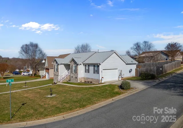 Photo 3 of Single family home for sale at 100 Lindsay Dr, Archdale, NC 27263 | MLS# 4326944 | Listing updated on 2026-04-15