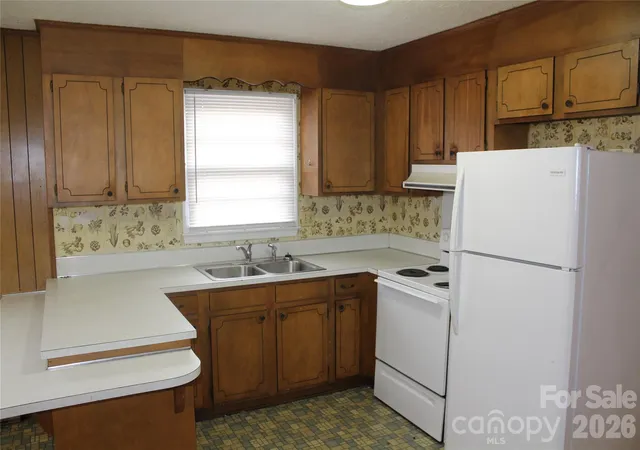 Photo 3 of Single family home for sale at 1156 Oak Forest Dr, Morganton, NC 28655 | MLS# 4326969 | Listing updated on 2026-08-31