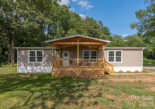 Photo 1 of Single family home for sale at 15 Joe Davis Rd, Sylva, NC 28779 | MLS# 4327094 | Listing updated on 2026-10-07