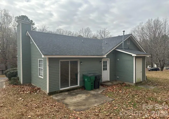 Photo 2 of Single family home for sale at 2000 Teddington Dr, Charlotte, NC 28214 | MLS# 4327187 | Listing updated on 2026-10-07
