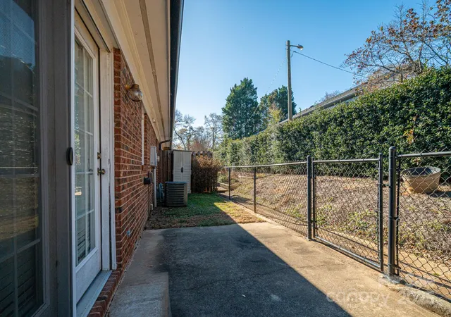 Homes for sale in Gastonia, NC | 1212 E Franklin Boulevard, Gastonia, NC 28054 | Houzeo