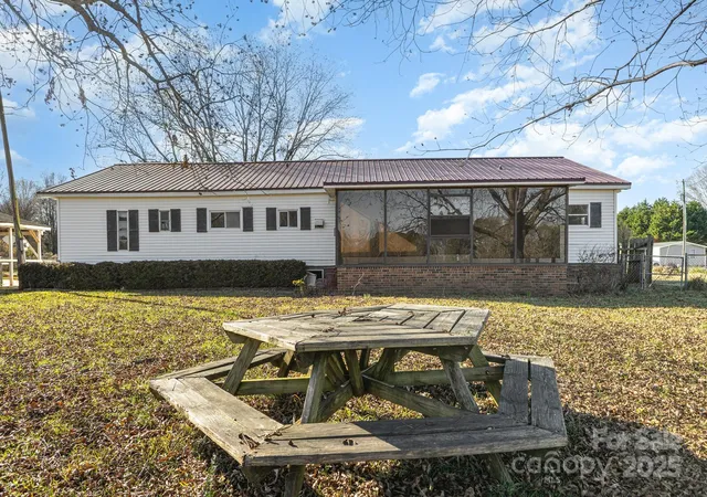 Homes for sale in York, SC | 610 Osteen Rd, York, SC 29745 | MLS# 4327267