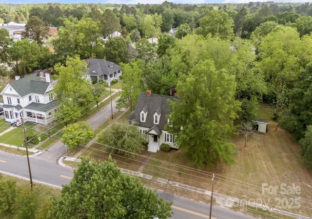 Photo 2 of Single family home for sale at 301 W Central St, Maxton, NC 28364 | MLS# 4327516 | Listing updated on 2026-07-09