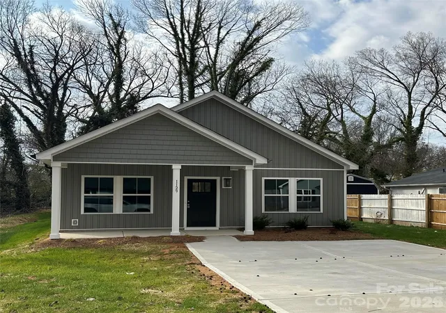 Photo 2 of Single family home for sale at 1129 Grady St, Salisbury, NC 28144 | MLS# 4327718 | Listing updated on 2026-09-09