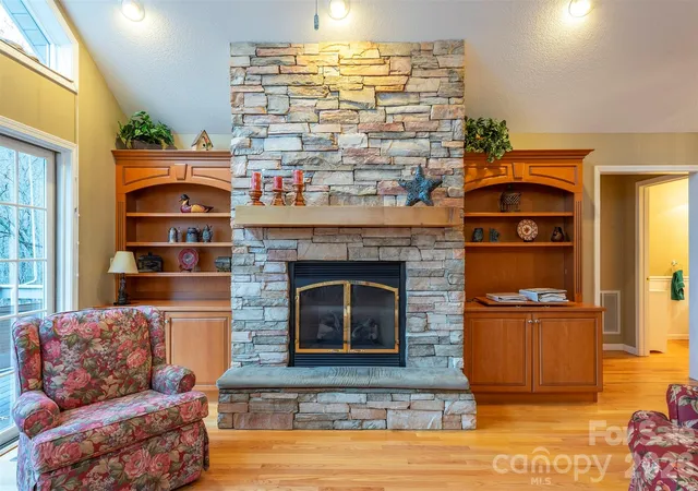 4th image of 128 Sullivan Ln, Lake Lure, NC 28746 | MLS# 4327732