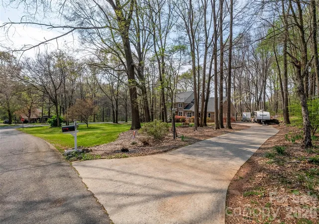 Photo 3 of Single family home for sale at 1015 Quail Cir, Salisbury, NC 28147 | MLS# 4327821 | Listing updated on 2026-09-30