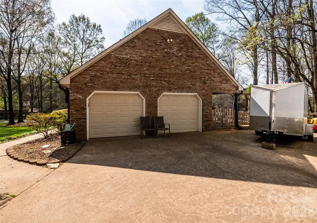 Photo 4 of Single family home for sale at 1015 Quail Cir, Salisbury, NC 28147 | MLS# 4327821 | Listing updated on 2026-09-30