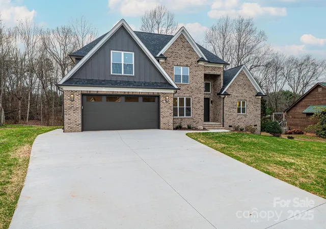 Photo 1 of Sale Pending at 1328 33rd Avenue Dr Ne, Hickory, NC 28601 | MLS# 4327859 | Listing updated on 2026-10-03