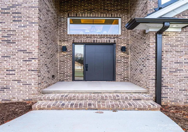 Photo 2 of Sale Pending at 1328 33rd Avenue Dr Ne, Hickory, NC 28601 | MLS# 4327859 | Listing updated on 2026-10-03