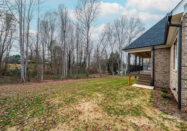 Photo 3 of Sale Pending at 1328 33rd Avenue Dr Ne, Hickory, NC 28601 | MLS# 4327859 | Listing updated on 2026-10-03
