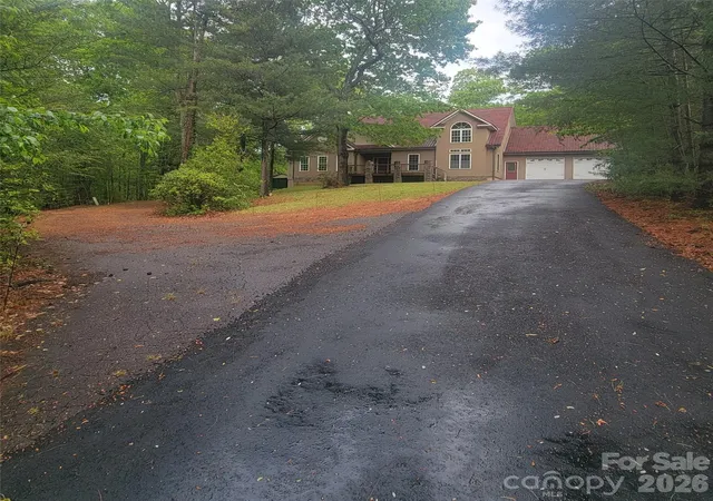 Homes for sale in Fairview, NC | 31 Reeds Creek Rd, Fairview, NC 28730 | MLS# 4328175