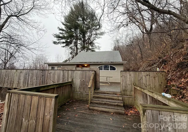 Photo 2 of Single family home for sale at 201 Mountain Vista Rd, Canton, NC 28716 | MLS# 4328176 | Listing updated on 2026-10-09