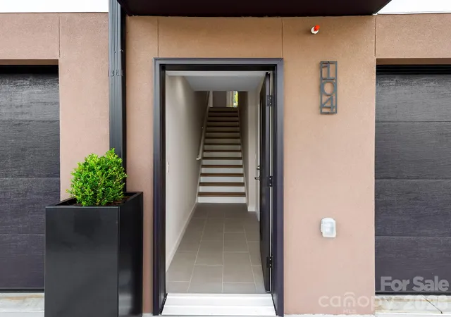 Listing Photo 5 - Condo for sale in building located at 3 Lee Gdn Ln, Asheville, NC 28801 - Unit #104