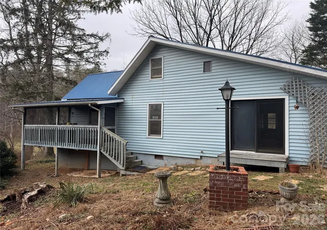 Photo 1 of Single family home for sale at 201 Tinsley Rd, Brevard, NC 28712 | MLS# 4328409 | Listing updated on 2026-10-01