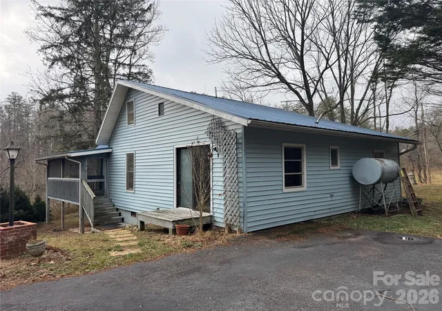 Photo 2 of Single family home for sale at 201 Tinsley Rd, Brevard, NC 28712 | MLS# 4328409 | Listing updated on 2026-10-01