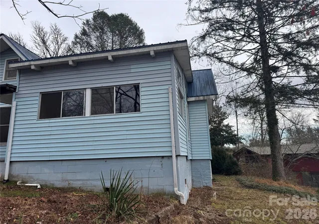 Photo 3 of Single family home for sale at 201 Tinsley Rd, Brevard, NC 28712 | MLS# 4328409 | Listing updated on 2026-10-01