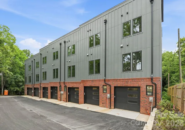 Photo 3 of Townhouse for sale at 610 E 16th Street, Charlotte, NC 28206 | MLS# 4328794 | Listing updated on 2026-07-29