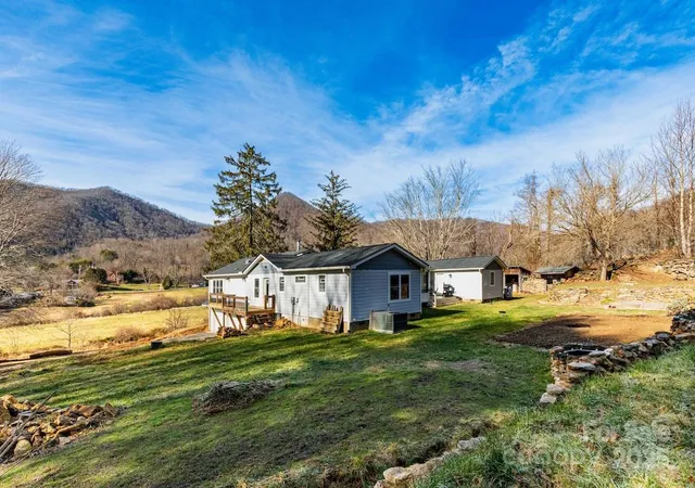 Photo 3 of Single family home for sale at 2888 Beaverdam Rd, Canton, NC 28716 | MLS# 4328967 | Listing updated on 2026-09-03