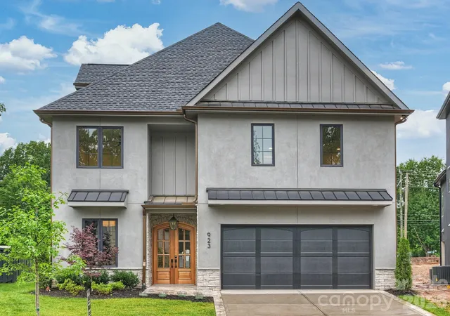 Photo 1 of Single family home for sale at 923 Laurel Crk Ln, Charlotte, NC 28211 | MLS# 4329053 | Listing updated on 2026-10-30