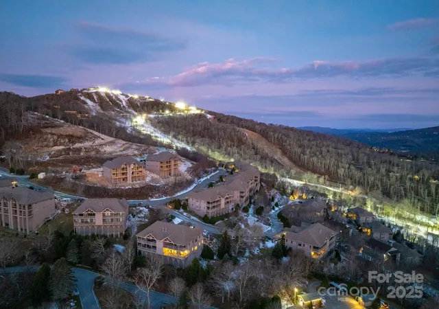 Listing Photo 2 - Condo for sale in building located at 120 Pleasant Vw Blvd, Sugar Mountain, NC 28604 - Unit #