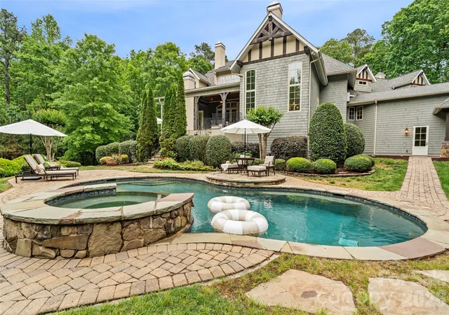 Photo 1 of Single family home for sale at 9105 Is Point Rd, Charlotte, NC 28278 | MLS# 4329226 | Listing updated on 2026-09-01