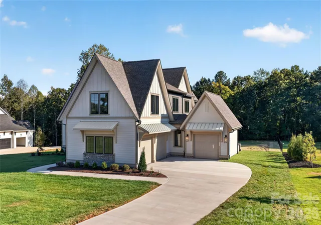 Photo 2 of Single family home for sale at 2073 Holbrook Rd, Fort Mill, SC 29715 | MLS# 4329346 | Listing updated on 2026-10-07