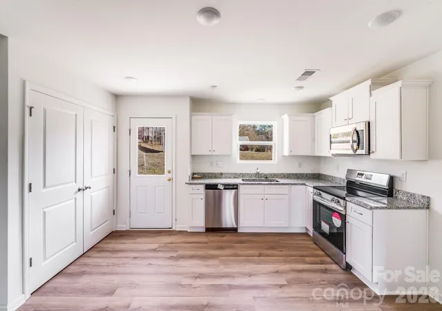 Photo 3 of Single family home for sale at 337 Buckelew St, Lancaster, SC 29720 | MLS# 4330193 | Listing updated on 2026-10-07