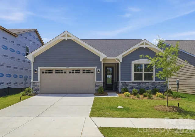 Photo 2 of Single family home for sale at 2707 Westmont Dr, Gastonia, NC 28052 | MLS# 4330306 | Listing updated on 2026-10-01