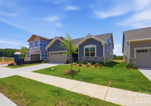Photo 3 of Single family home for sale at 2707 Westmont Dr, Gastonia, NC 28052 | MLS# 4330306 | Listing updated on 2026-10-01