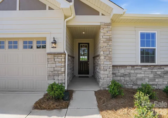Photo 4 of Sale Pending at 2719 Westmont Dr, Gastonia, NC 28052 | MLS# 4330310 | Listing updated on 2026-10-01