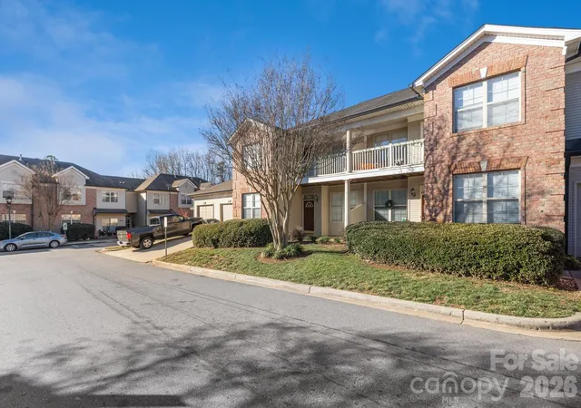 Listing Photo 2 - Condo for sale in building located at 7325 Michaels Lndg Dr, Charlotte, NC 28262