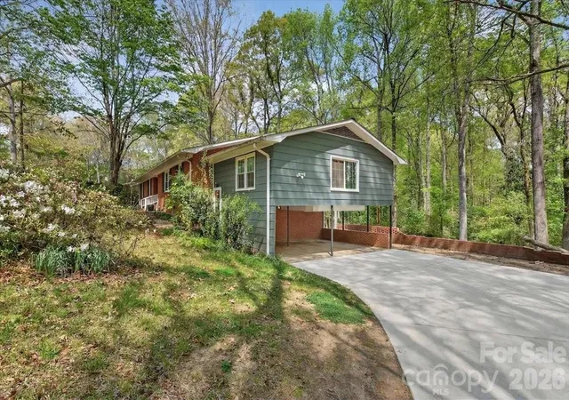 Photo 4 of Single family home for sale at 962 Sherwood Cir, Lancaster, SC 29720 | MLS# 4330888 | Listing updated on 2026-10-03