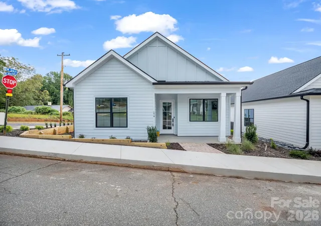 Photo 2 of Single family home for sale at 174 N Mitchell St, Rutherfordton, NC 28139 | MLS# 4331139 | Listing updated on 2026-10-07