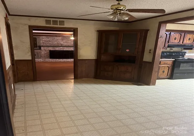 3rd image of 206 E Catawba Dr, Mount Holly, NC 28120 | MLS# 4331630