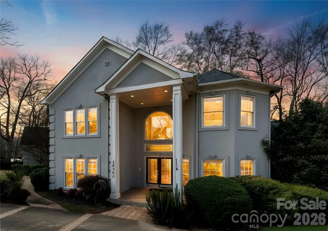 Homes for sale in Charlotte, NC | 16300 Autumn Creek Ct, Charlotte, NC 28278 | MLS# 4331856