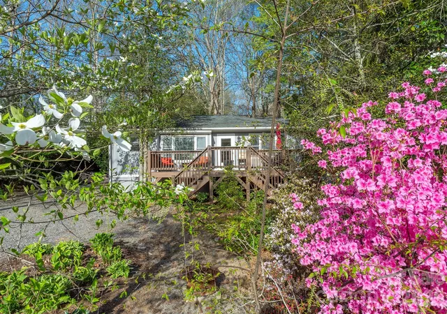 Listing Photo 2 - Condo for sale in building located at 416 S Cherokee Ave, Black Mountain, NC 28711 - Unit #