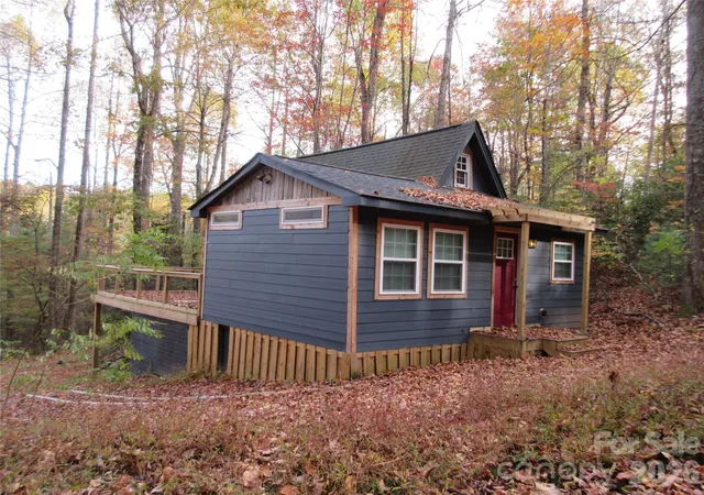 Photo 2 of Single family home for sale at 30 Rainbow Lake Cir, Black Mountain, NC 28711 | MLS# 4332142 | Listing updated on 2026-10-01