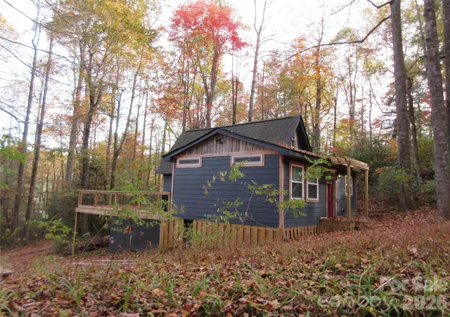 Photo 3 of Single family home for sale at 30 Rainbow Lake Cir, Black Mountain, NC 28711 | MLS# 4332142 | Listing updated on 2026-10-01