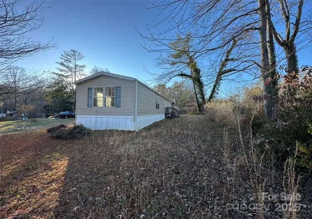 2nd image of 200 Rolling Oaks Dr, Hendersonville, NC 28791 | MLS# 4332291