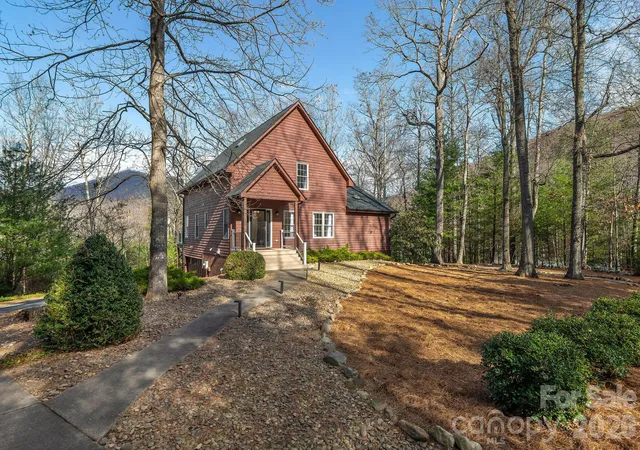 Photo 1 of Single family home for sale at 125 Buffalo Trl, Asheville, NC 28805 | MLS# 4332345 | Listing updated on 2026-10-02