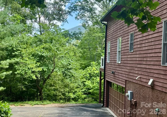 Photo 4 of Single family home for sale at 125 Buffalo Trl, Asheville, NC 28805 | MLS# 4332345 | Listing updated on 2026-10-02
