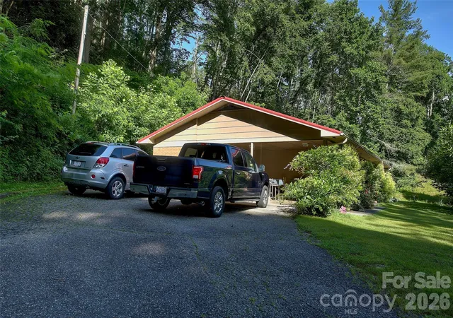 Homes for sale in Spruce Pine, NC | 583 Deer Park Lake Rd, Spruce Pine, NC 28777 | MLS# 4332443