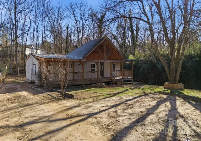 Single family home for sale at 102 Garnett Tr Rd, Franklin, NC 28734 | MLS# 4332520