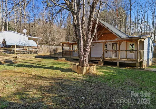 Photo 2 of Single family home for sale at 102 Garnett Tr Rd, Franklin, NC 28734 | MLS# 4332520 | Listing updated on 2026-09-28