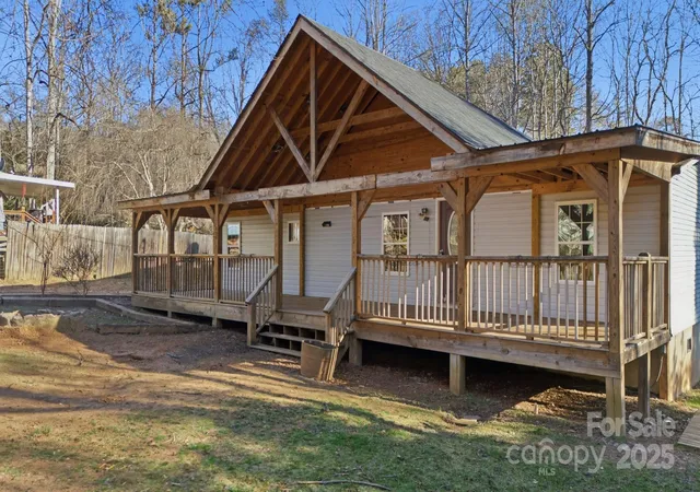 Photo 3 of Single family home for sale at 102 Garnett Tr Rd, Franklin, NC 28734 | MLS# 4332520 | Listing updated on 2026-09-28