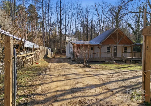 Photo 3 of Single family home for sale at 102 Garnett Tr Rd, Franklin, NC 28734 | MLS# 4332520 | Listing updated on 2026-10-20